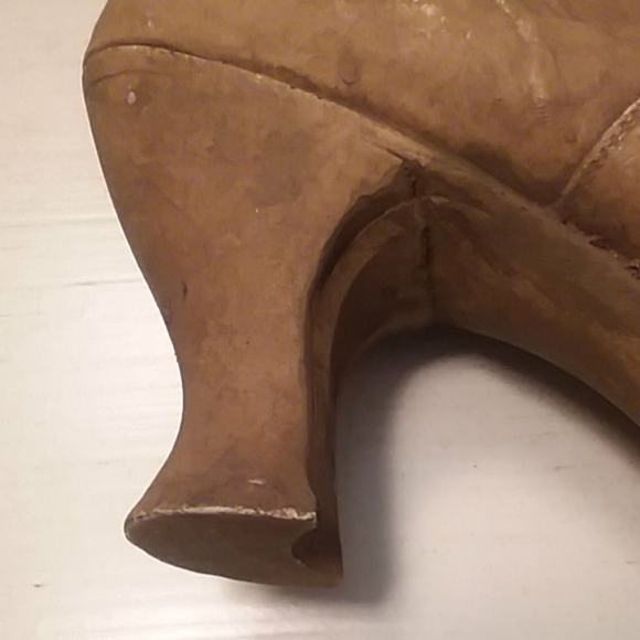 Adorable life-like pair of shoe planters - Picture 6 of 6